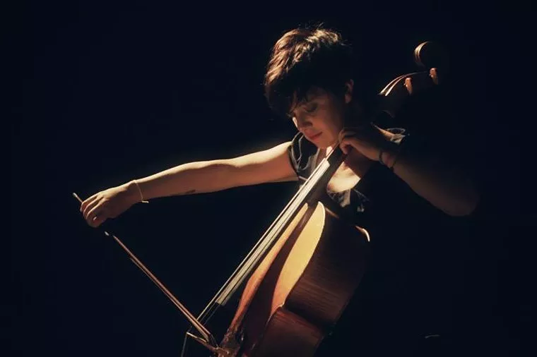 Sara Oswald Violoncelliste